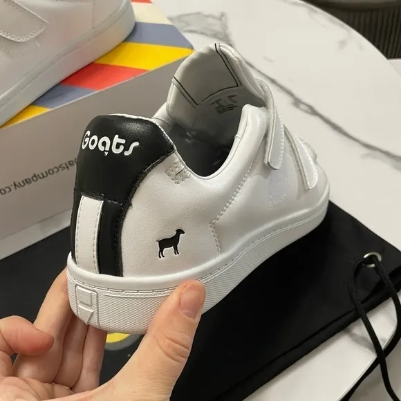 Goats Shoes Men's Size 10 WhiteHook and Loop Closure Sneakers Shoes