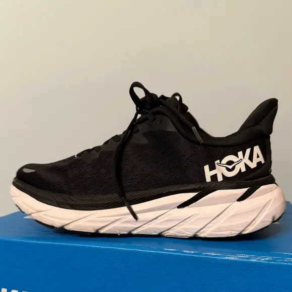 HOKA Clifton 8 sneakers SIZE 7B. PRELOVED.