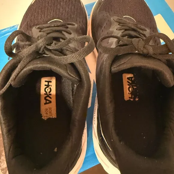 HOKA Clifton 8 sneakers SIZE 7B. PRELOVED.