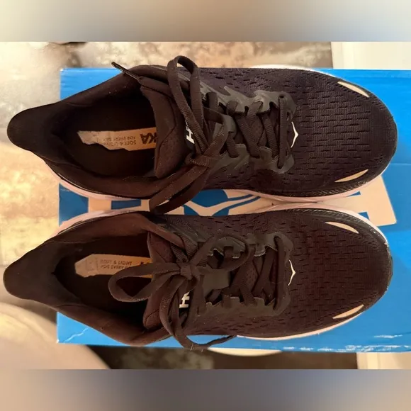 HOKA Clifton 8 sneakers SIZE 7B. PRELOVED.