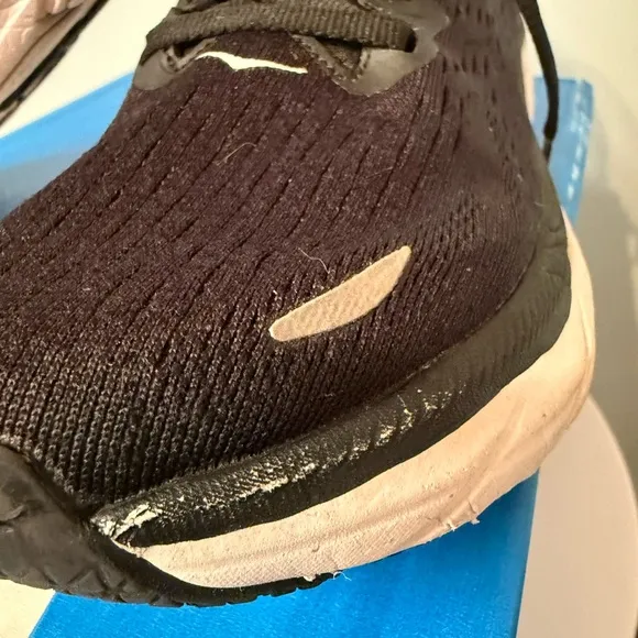 HOKA Clifton 8 sneakers SIZE 7B. PRELOVED.