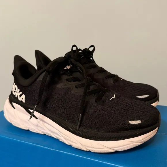 HOKA Clifton 8 sneakers SIZE 7B. PRELOVED.