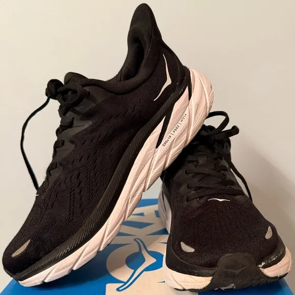 HOKA Clifton 8 sneakers SIZE 7B. PRELOVED.