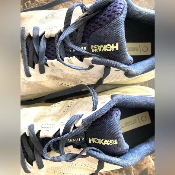 Hoka One One Arahi 5  Shoes Blanc De Blanc/Outer Space/Size9.5B