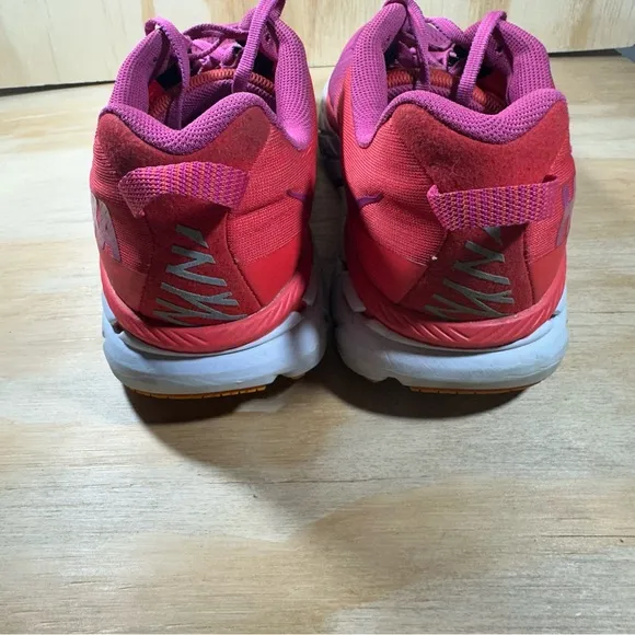 Hoka One One Clifton 6  Pink Running Shoes Women’s Size 10.5