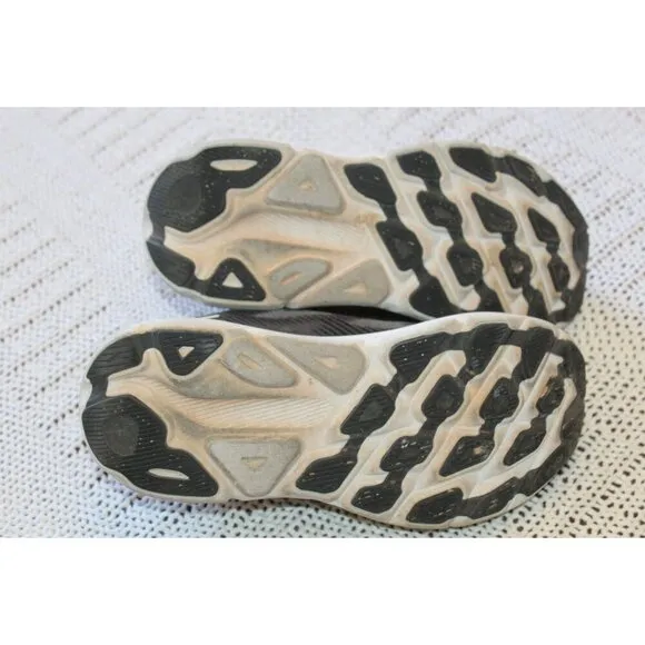 Hoka One One Clifton 9 Black &amp; white Running Shoes Women's Sneakers Size 7.5 US