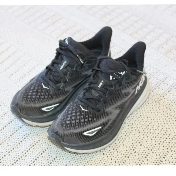 Hoka One One Clifton 9 Black &amp; white Running Shoes Women's Sneakers Size 7.5 US