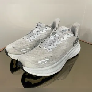 Hoka One One Mens Clifton 9 White Running Shoes Sneakers Size 9.5