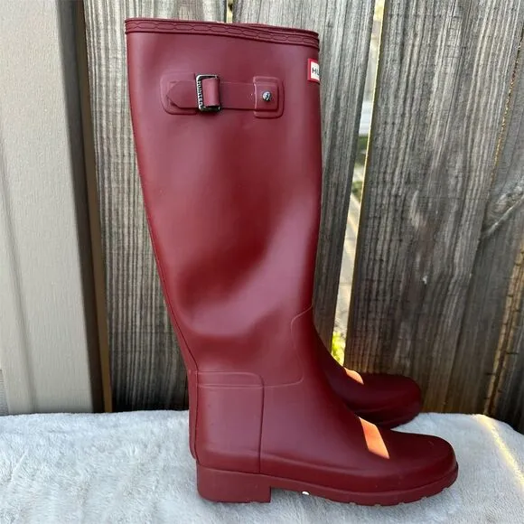 Hunter Women's Red Rain Boots Size 5 Waterproof Adjustable Buckle
