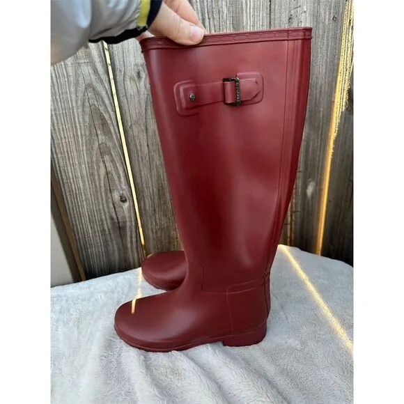 Hunter Women's Red Rain Boots Size 5 Waterproof Adjustable Buckle