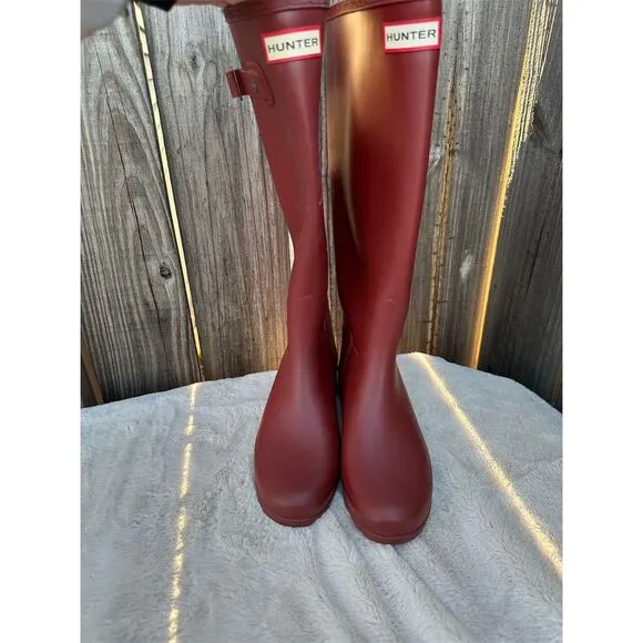 Hunter Women's Red Rain Boots Size 5 Waterproof Adjustable Buckle