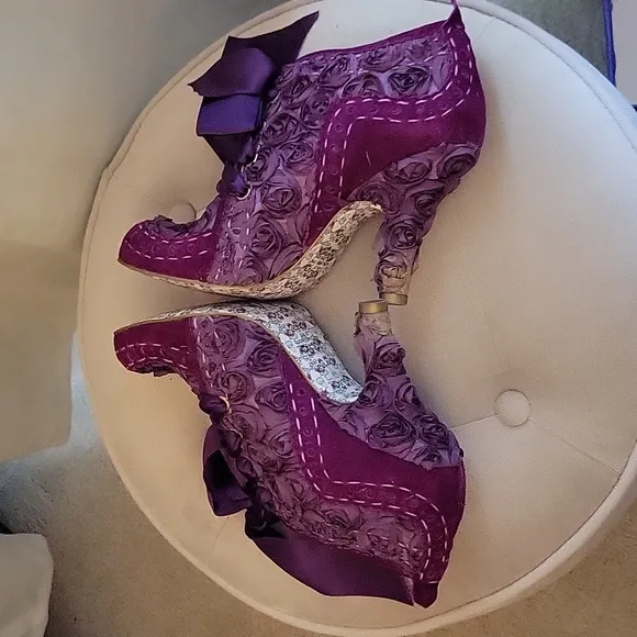 Irregular Choice Abigails Party size 8, purple roses