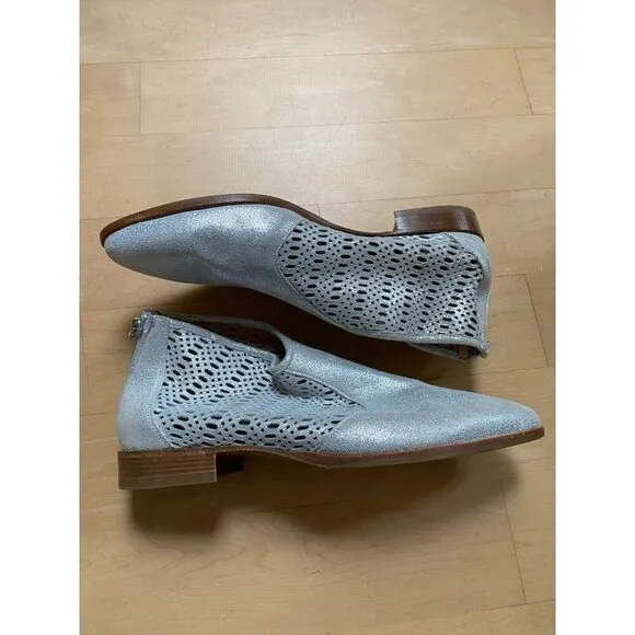 Italeau Leather silver perforated shoes Womens Size 41 NEW waterproof *flaw