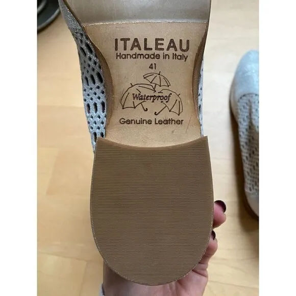 Italeau Leather silver perforated shoes Womens Size 41 NEW waterproof *flaw