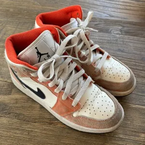 Jordan 1 Mid SE Orange Suede Shoes Sneakers DV1338-800 Boys 5Y US