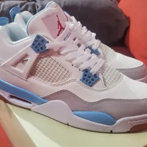 Jordan Athletic Shoes White and Blue