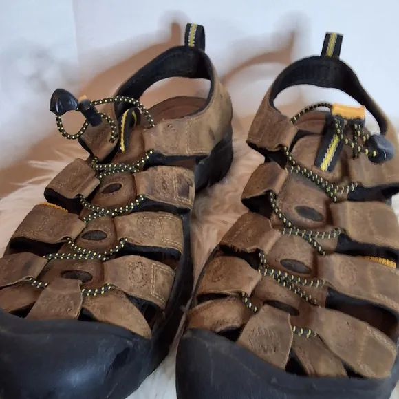 KEEN Men's Brown Newport Leather Waterproof Sandals 10.5