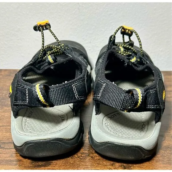 KEEN Mens Newport H2 Sandals 1001907 Black Size 11 Waterproof Hiking Bungee Cord