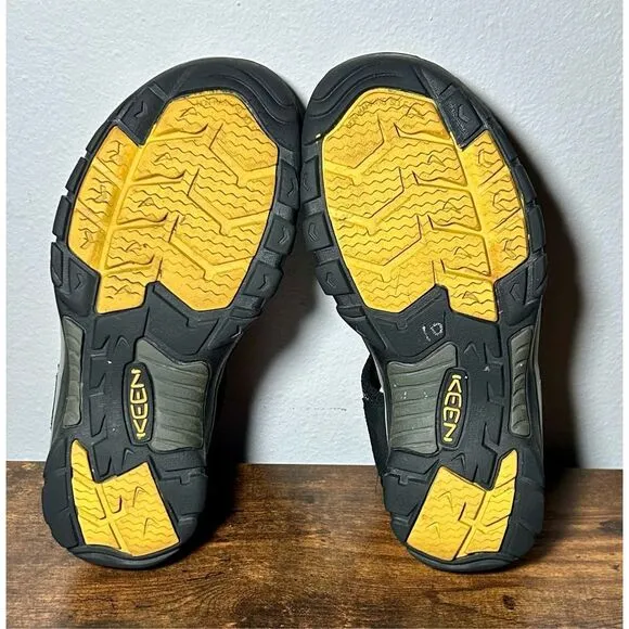 KEEN Mens Newport H2 Sandals 1001907 Black Size 11 Waterproof Hiking Bungee Cord