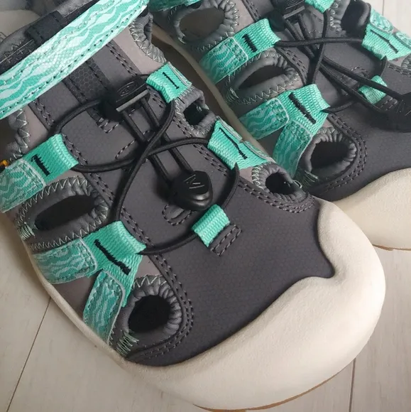 KEEN NEW kids Knotch Creek Sandals