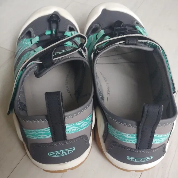 KEEN NEW kids Knotch Creek Sandals