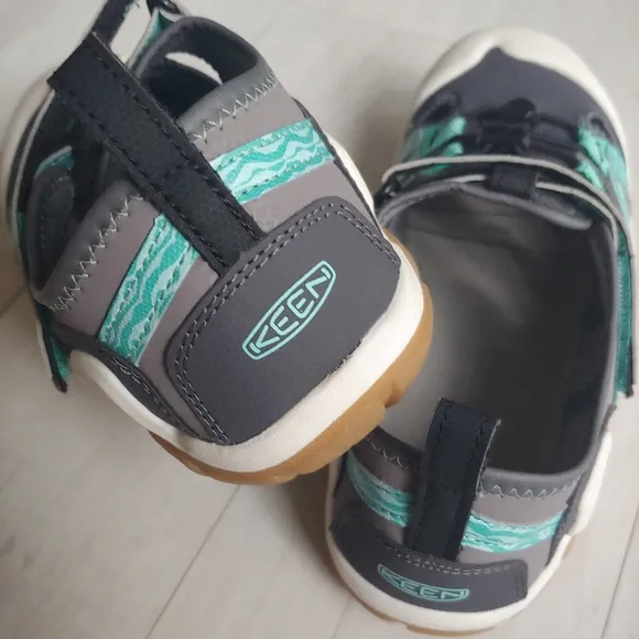KEEN NEW kids Knotch Creek Sandals