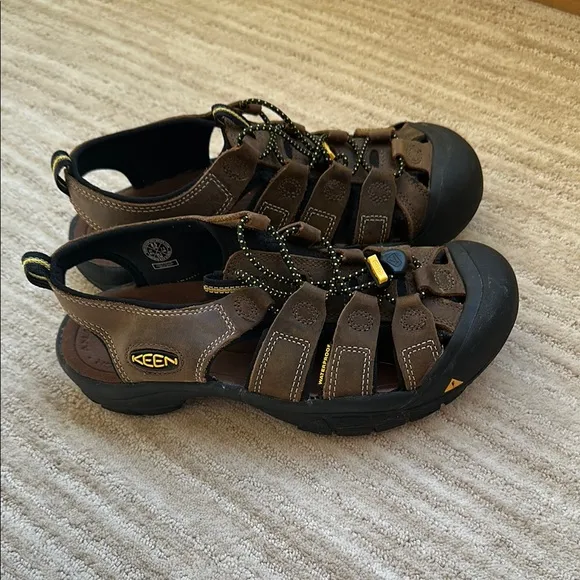 KEEN NEWPORT #1001870 MEN'S WATERPROOF SANDAL Brown Outdoor Sandals Size 8.5