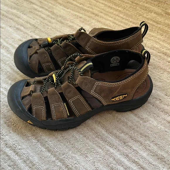 KEEN NEWPORT #1001870 MEN'S WATERPROOF SANDAL Brown Outdoor Sandals Size 8.5