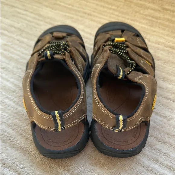 KEEN NEWPORT #1001870 MEN'S WATERPROOF SANDAL Brown Outdoor Sandals Size 8.5