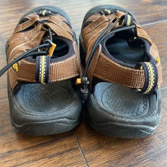 Keen Newport H2 Men's Hiking Waterproof Sandals Size 9 GUC