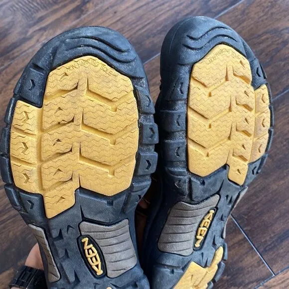 Keen Newport H2 Men's Hiking Waterproof Sandals Size 9 GUC