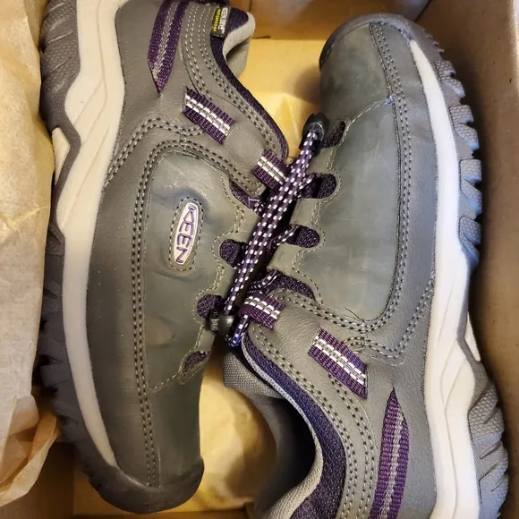 KEEN Unisex-Child Targhee Low Height Waterproof Hiking Shoe