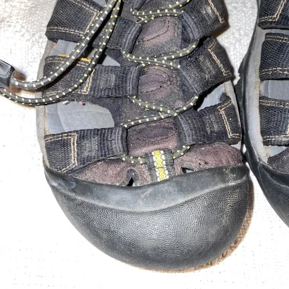 Keen Water Sandals Men’s Size 9.5 M Black Fabric Leather Slip On Waterproof