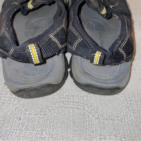 Keen Water Sandals Men’s Size 9.5 M Black Fabric Leather Slip On Waterproof
