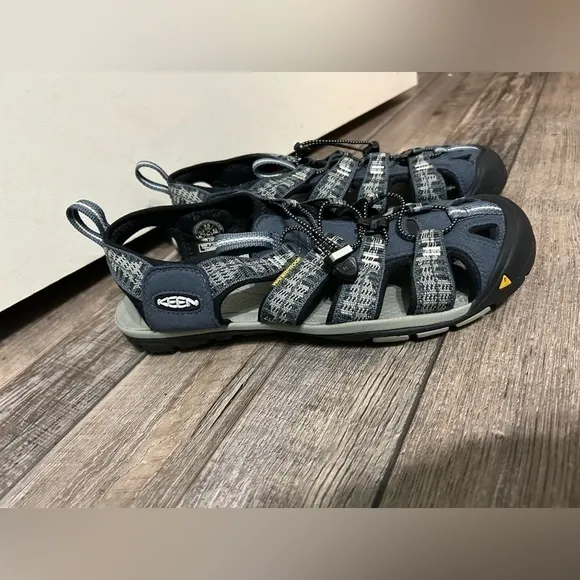 Keen Waterproof Hiking Sandals Washable Footwear Size 9.5 Navy blue