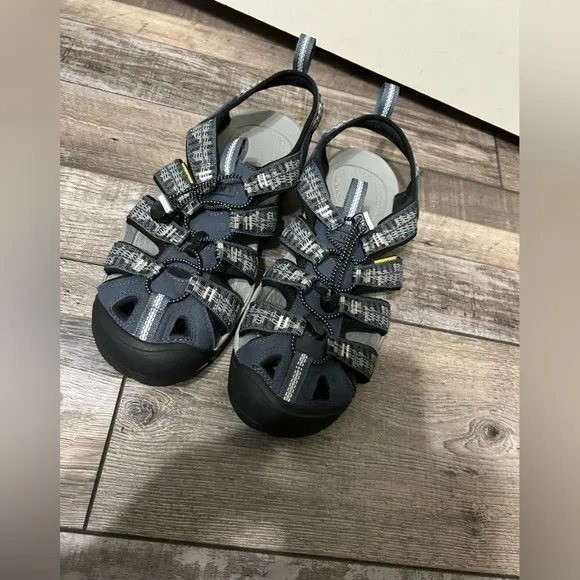 Keen Waterproof Hiking Sandals Washable Footwear Size 9.5 Navy blue