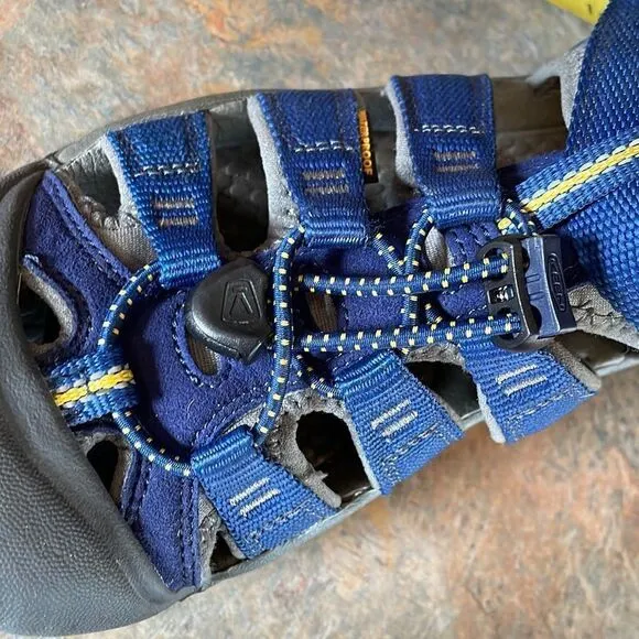 Keen Newport H2 Youth Boys Size 3 Waterproof Sandals