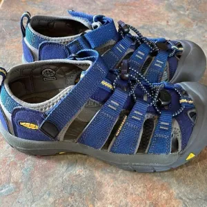 Keen Newport H2 Youth Boys Size 3 Waterproof Sandals