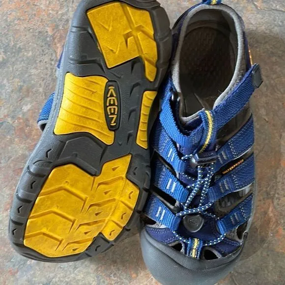 Keen Newport H2 Youth Boys Size 3 Waterproof Sandals