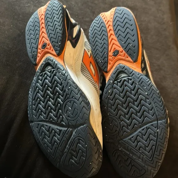 Lotto men’s sneaker tennis shoes in white with bright orange accents