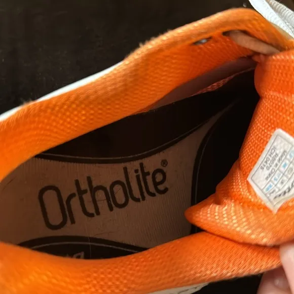 Lotto men’s sneaker tennis shoes in white with bright orange accents