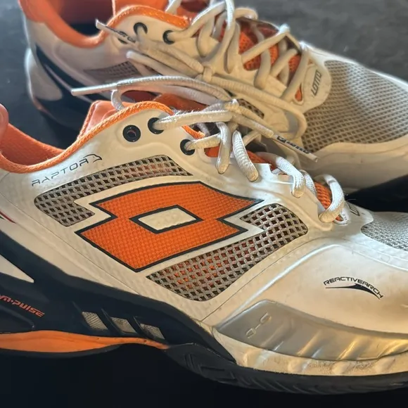 Lotto men’s sneaker tennis shoes in white with bright orange accents