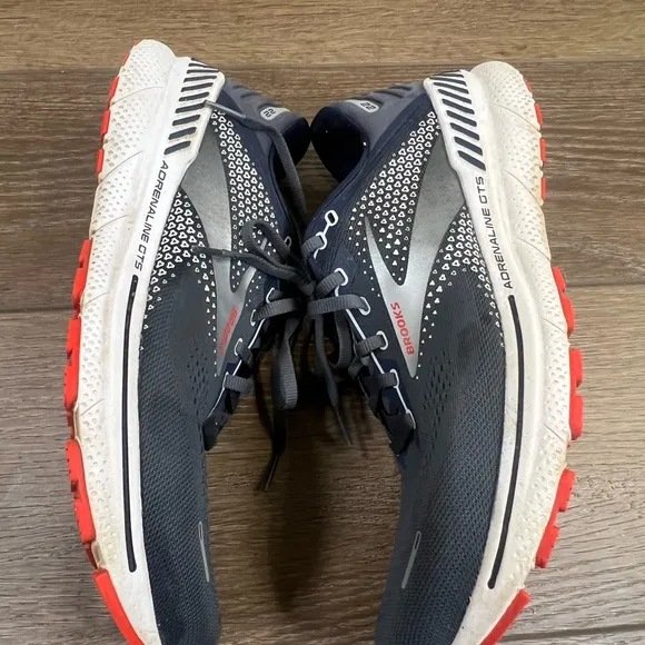 Men's Brooks Adrenaline 22