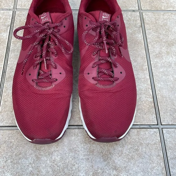 Mens Nike Air Max Motion LW SE In Team Red Running Shoes - Size 13