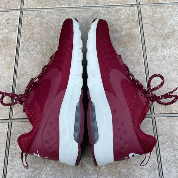 Mens Nike Air Max Motion LW SE In Team Red Running Shoes - Size 13