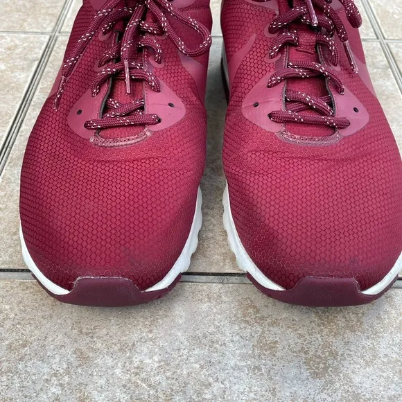 Mens Nike Air Max Motion LW SE In Team Red Running Shoes - Size 13