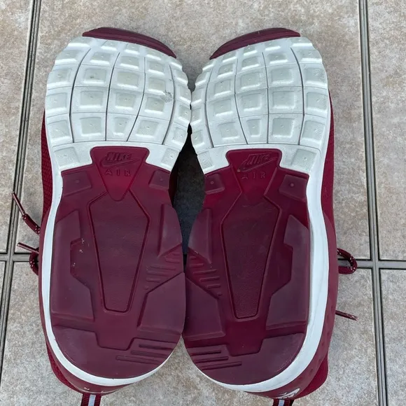 Mens Nike Air Max Motion LW SE In Team Red Running Shoes - Size 13