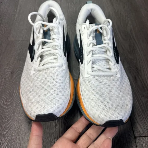 Men’s SAMPLE Brooks Trace 3 White Blue  Running Shoes Size 9 NEW