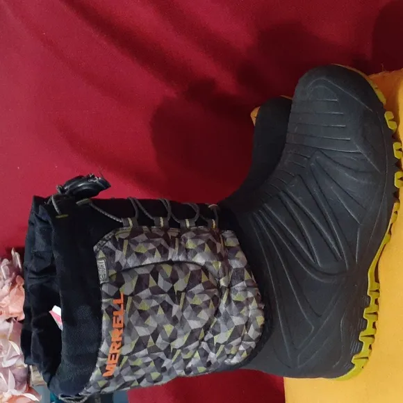 MERREL WATERPROOF BOOTS