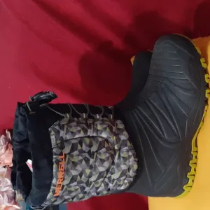 MERREL WATERPROOF BOOTS